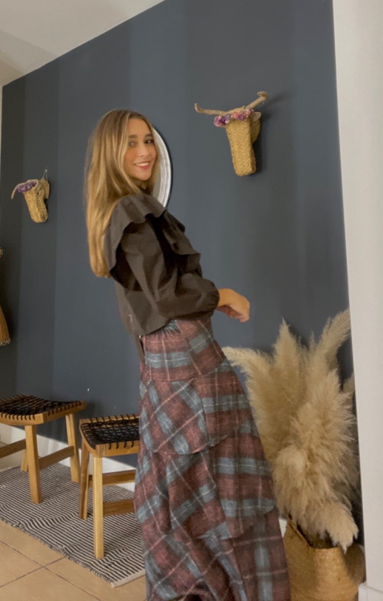 Saia escocesa com folhos