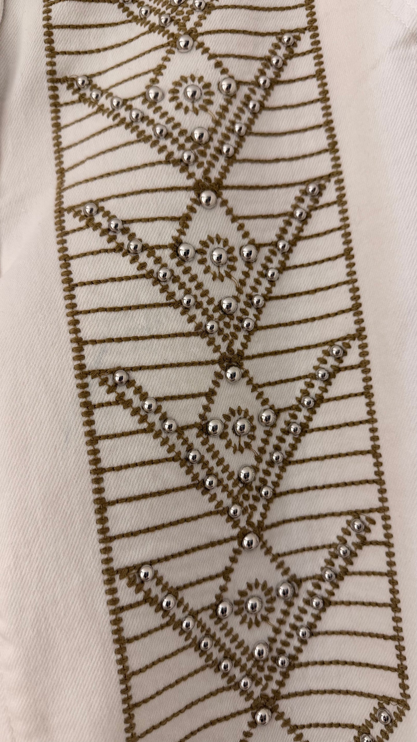 Pantalón vaquero frente bordado
