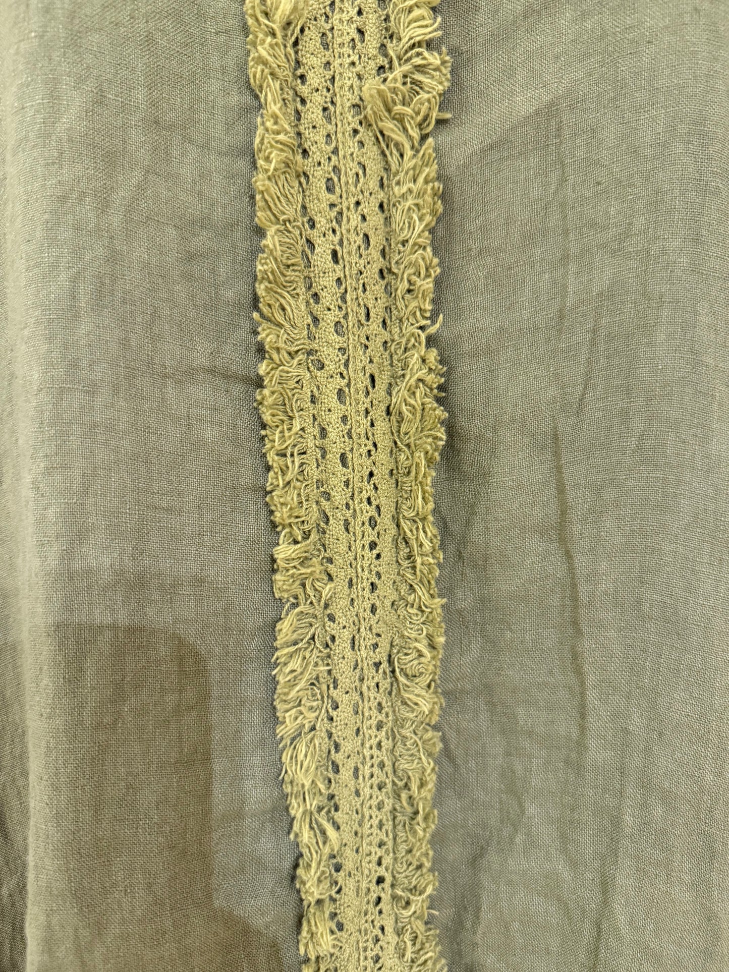 Vestido de linho com franjas