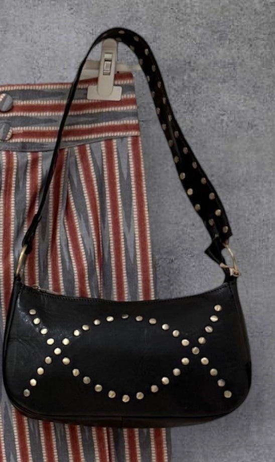 Bolso tacha asa piel