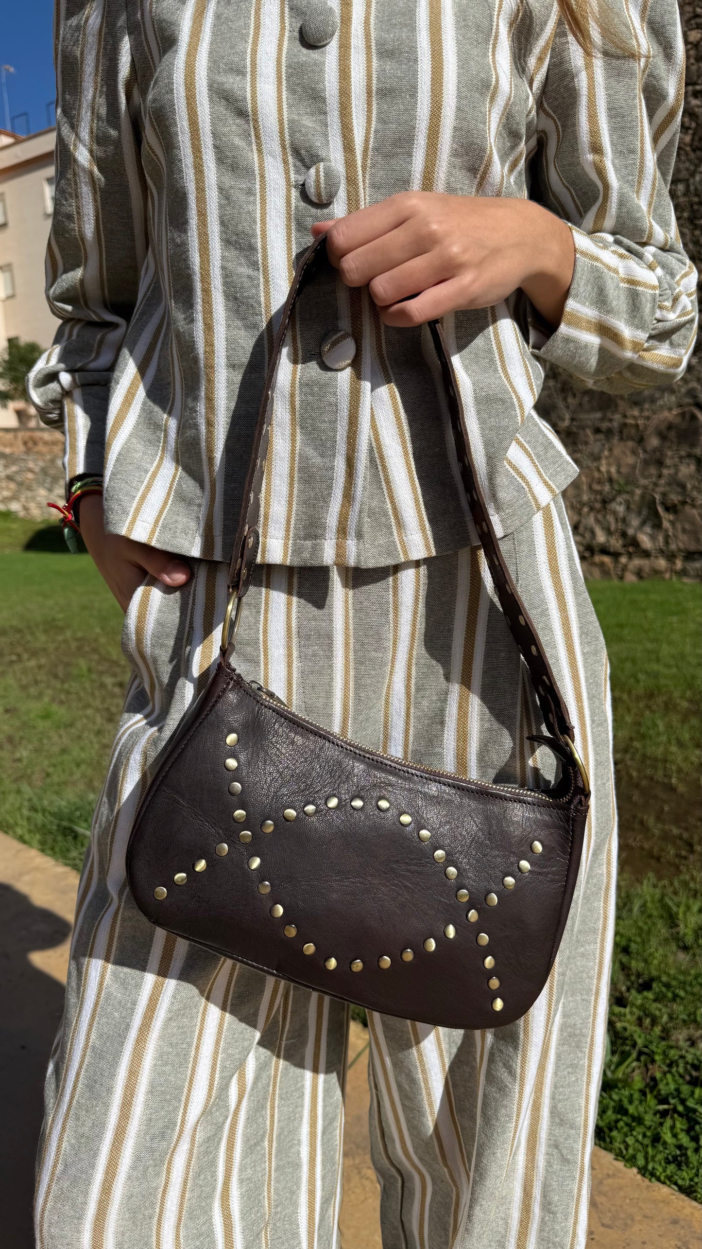 Bolso tacha asa piel