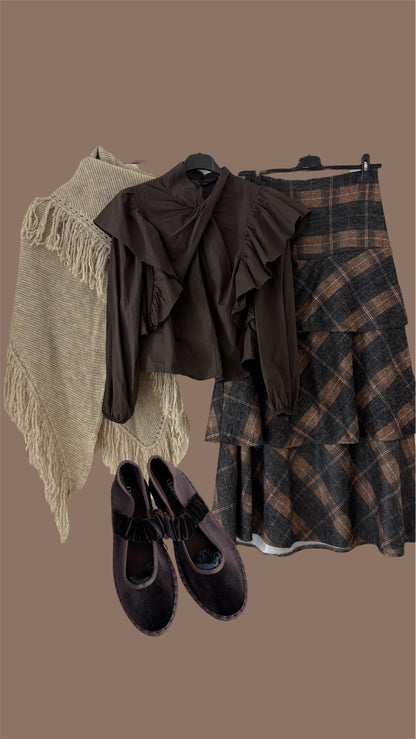 Saia escocesa com folhos